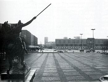 berlin.stadtschloss.ddr.350.jpg