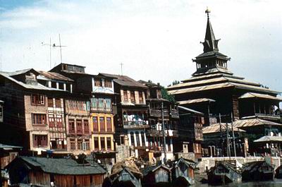 srinagar.mosque.400.jpg